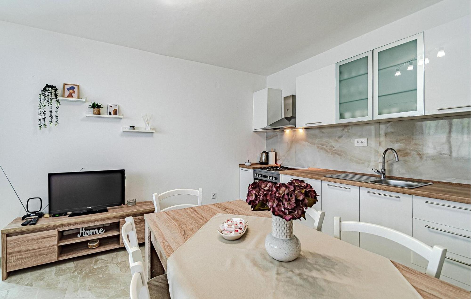 Stunning Home In Crnja Luka With Wifi Prigradica Exterior foto