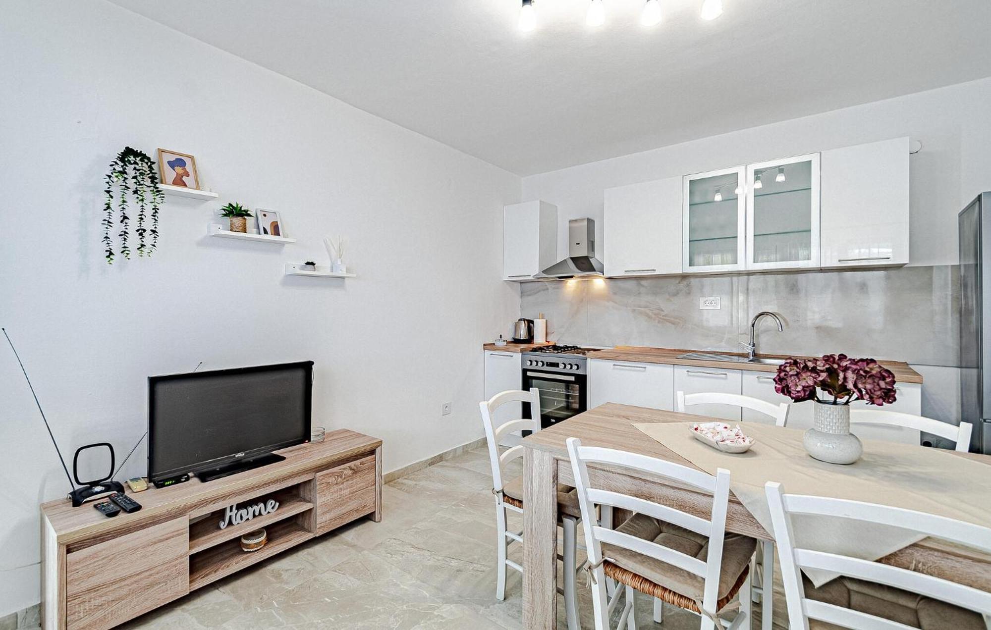 Stunning Home In Crnja Luka With Wifi Prigradica Exterior foto